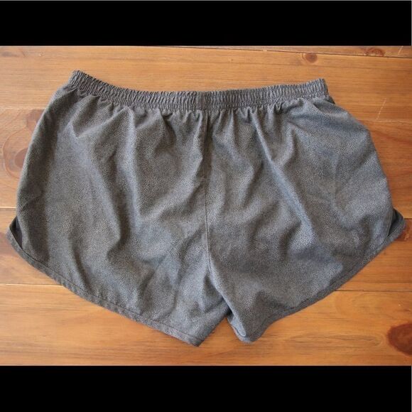 NIKE Shorts with Liner Size Large - Picture 3 of 3